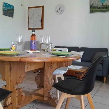 Holiday home Maisonnette Le Cabanon Sainte-Jalle